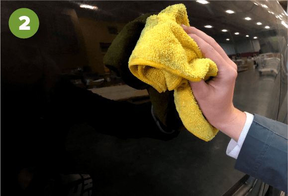 Clean the vehicle surface and magnet before installing it.